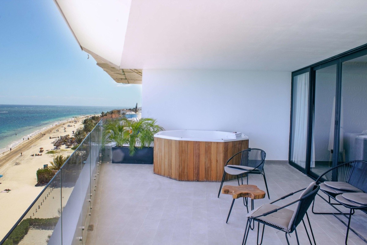 Residences At The Fives Oceanfront (Puerto Morelos)