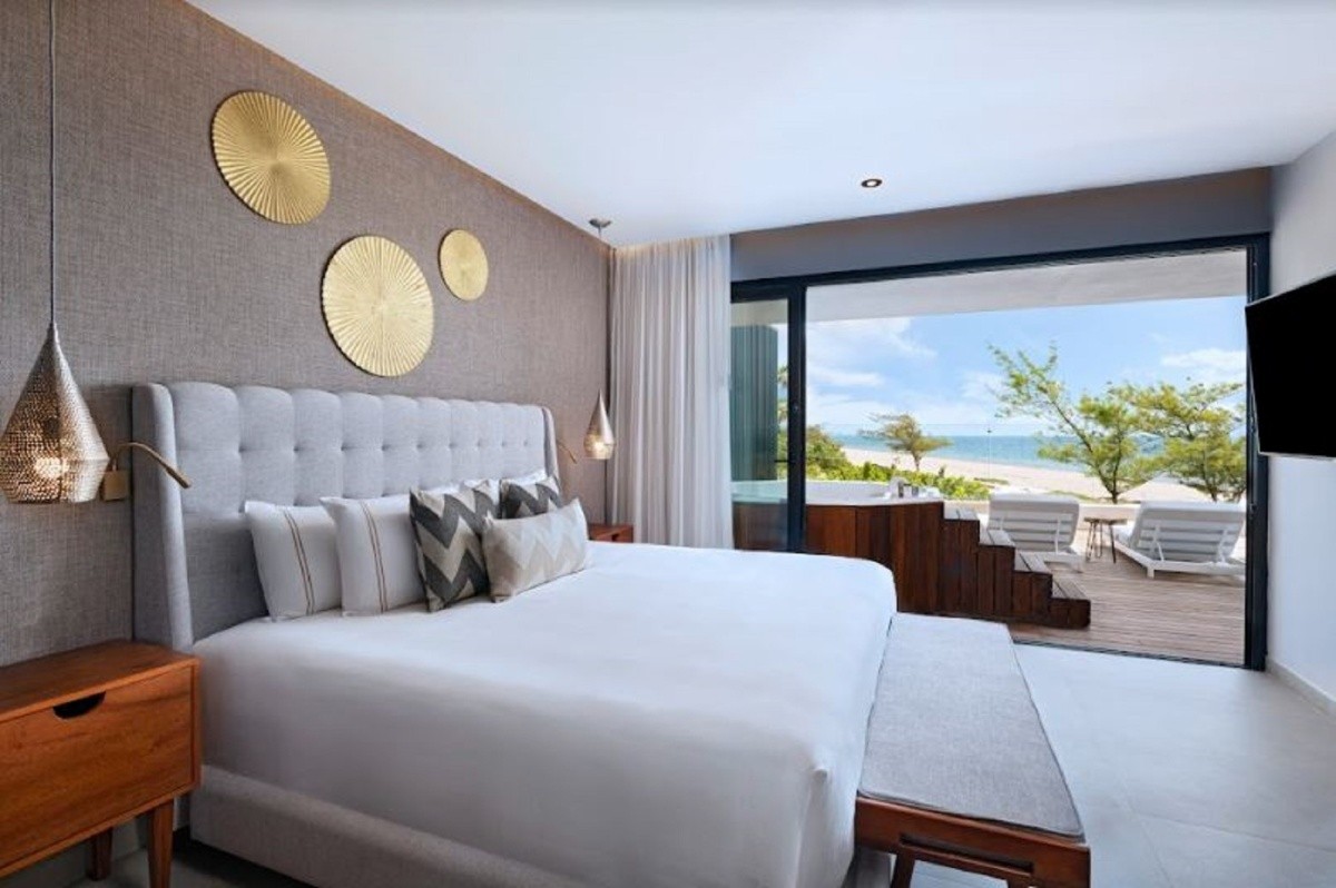 Residences At The Fives Oceanfront (Puerto Morelos)