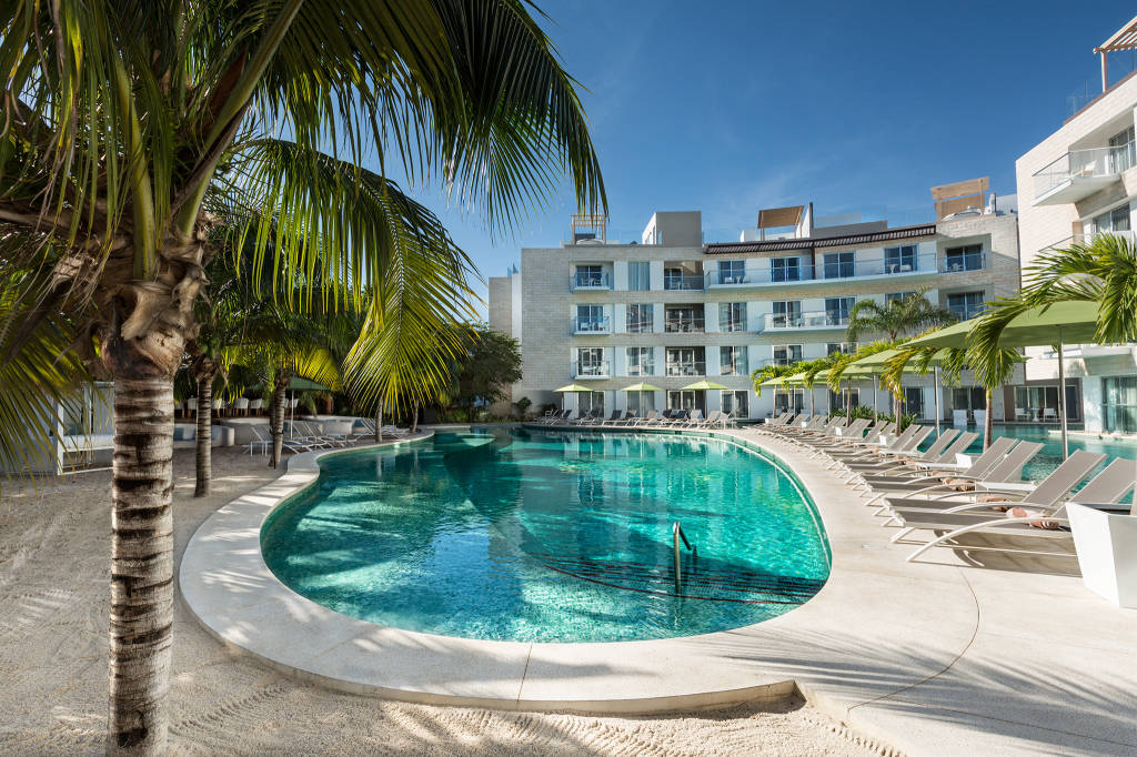 Residences At The Fives Oceanfront (Puerto Morelos)