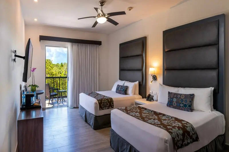 Residences At The Fives Oceanfront (Puerto Morelos)