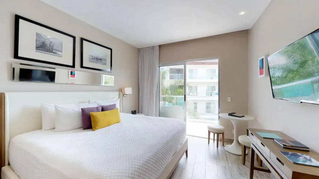 Residences At The Fives Oceanfront (Puerto Morelos)