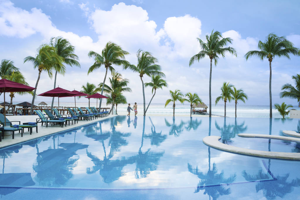 Residences At The Fives Oceanfront (Puerto Morelos)