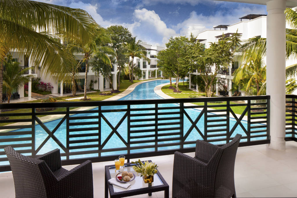 Residences At The Fives Oceanfront (Puerto Morelos)