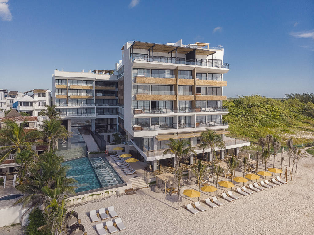 Residences At The Fives Oceanfront (Puerto Morelos)