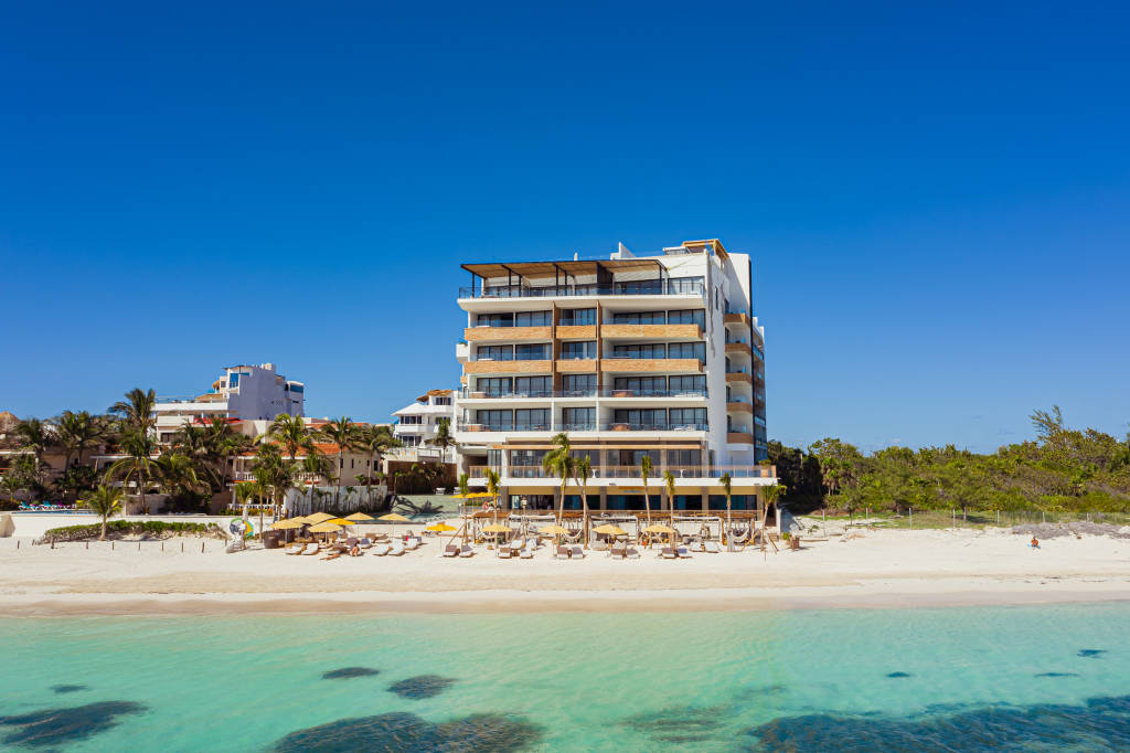 Residences At The Fives Oceanfront (Puerto Morelos)