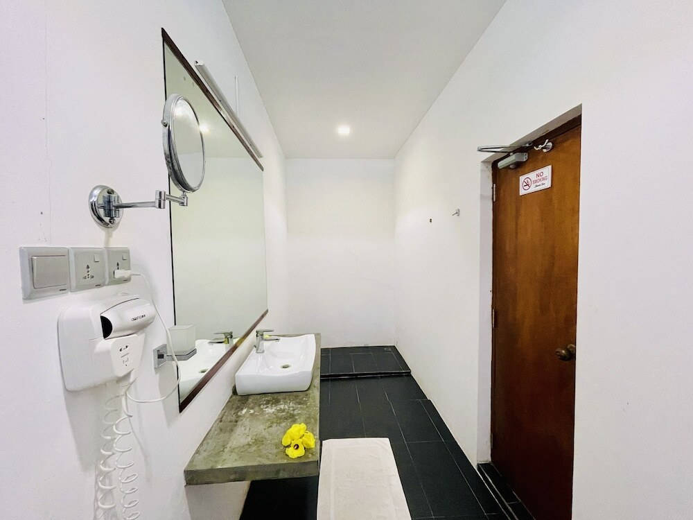 Madi Finolhu Guesthouse