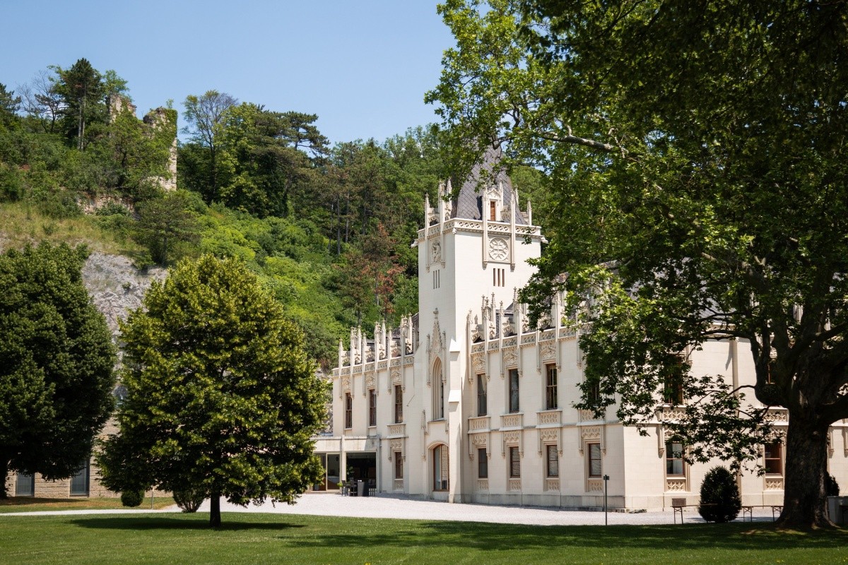 Schloss Hernstein