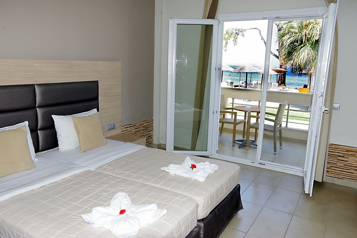 Rachoni Beach & Resort