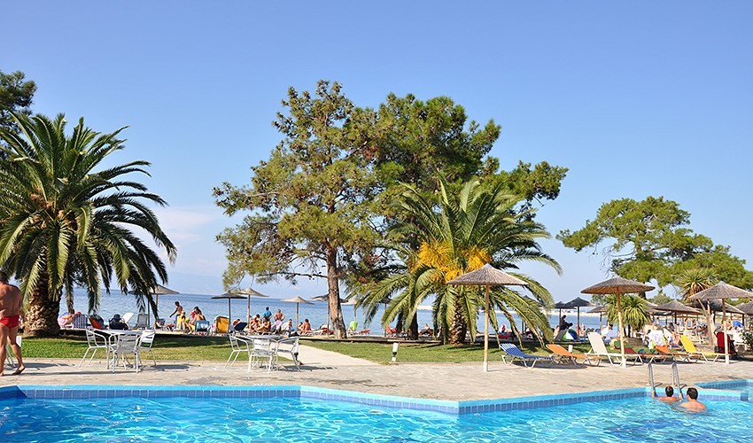 Rachoni Beach & Resort