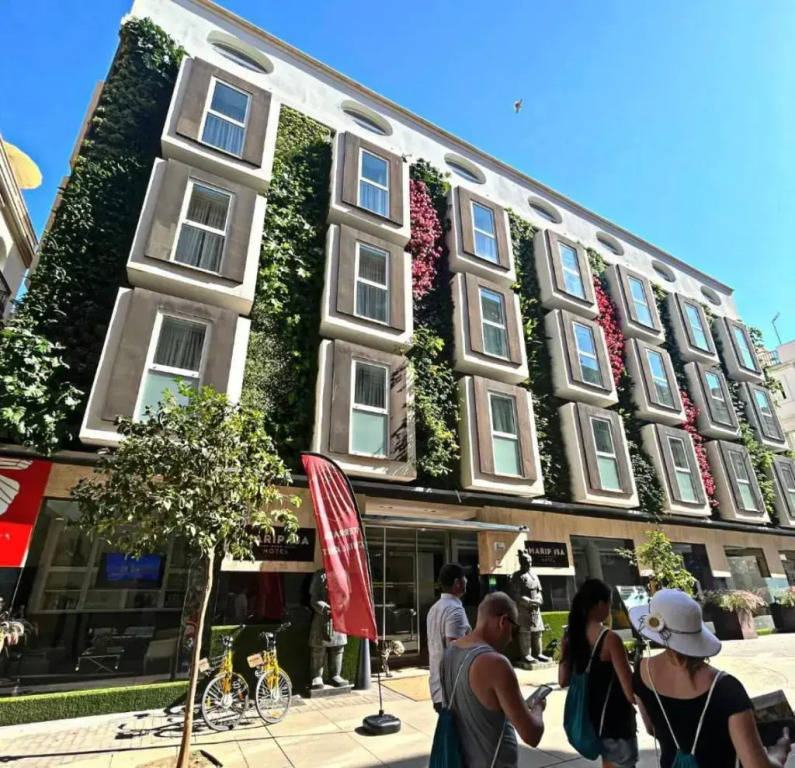 Mariposa Hotel