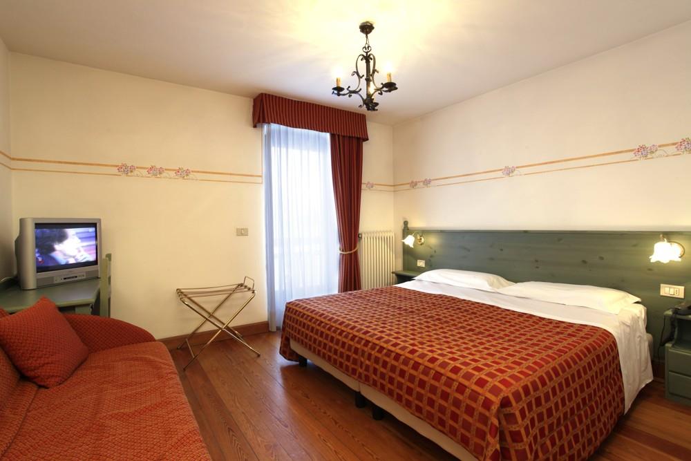 6denní velikonoční zájezd s polopenzí a skipasem – hotely různé Passo Tonale a okolí