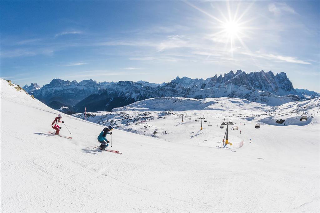 6denní velikonoční zájezd (denní přejezd) s polopenzí a skipasem – hotel Orsa Maggiore