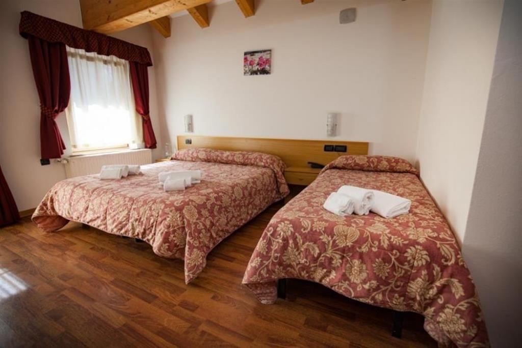 6denní velikonoční zájezd (denní přejezd) s polopenzí a skipasem – hotel Orsa Maggiore