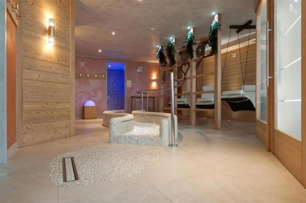 6denní zájezd (denní přejezd) s dopravou, polopenzí a skipasem v ceně – hotel Eden