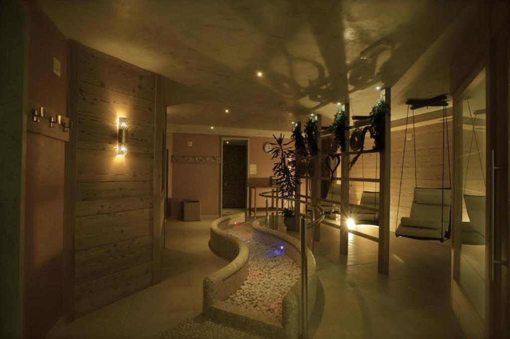 6denní zájezd (denní přejezd) s dopravou, polopenzí a skipasem v ceně – hotel Eden