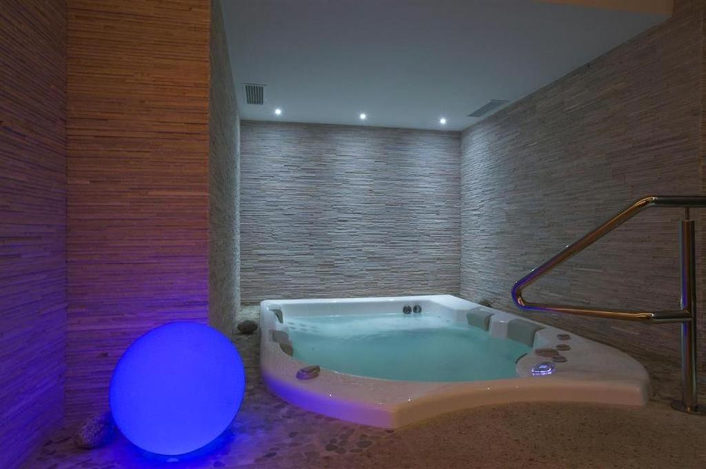 6denní zájezd (denní přejezd) s dopravou, polopenzí a skipasem v ceně – hotel Eden