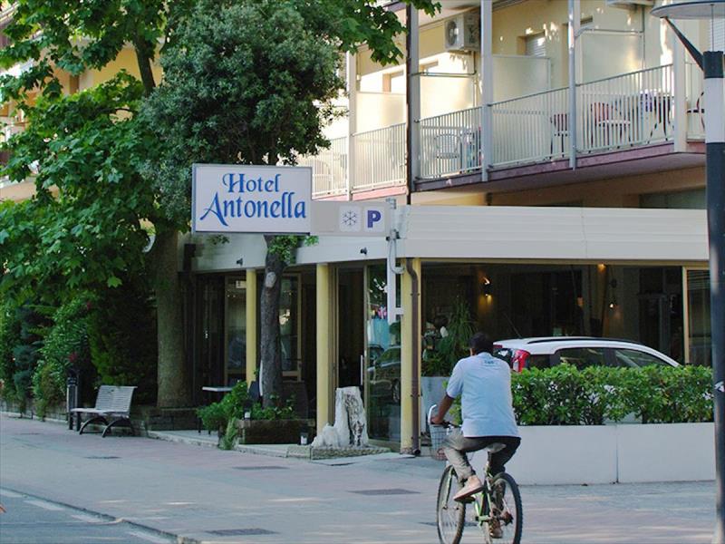 Antonella (Lido Di Classe)