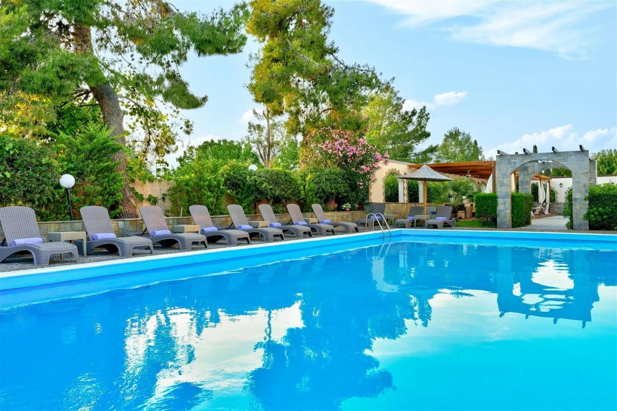 Stefania Beach (Amarynthos)