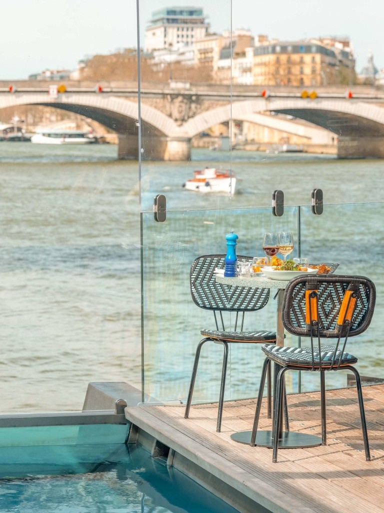 Off Paris Seine