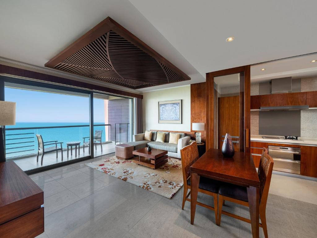 Pullman Oceanview Resort & Spa (Sanya Bay)