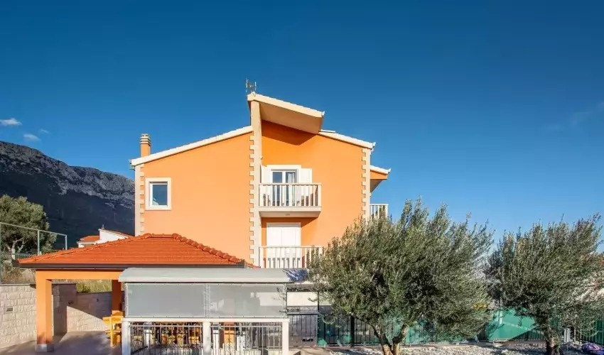 Villa Luma (Kaštel Sućurac)