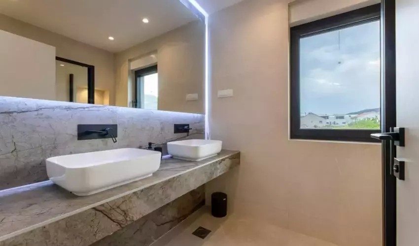 Villa Miamore (Kaštel Stari)