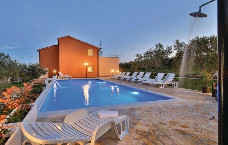 Villa Jelena (Kaštel Novi)