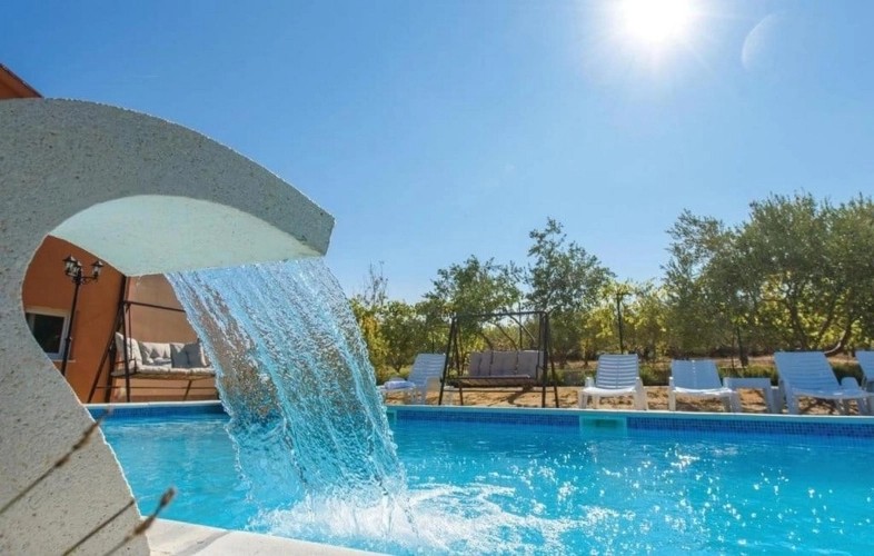 Villa Jelena (Kaštel Novi)