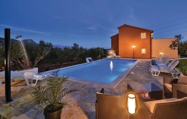 Villa Jelena (Kaštel Novi)