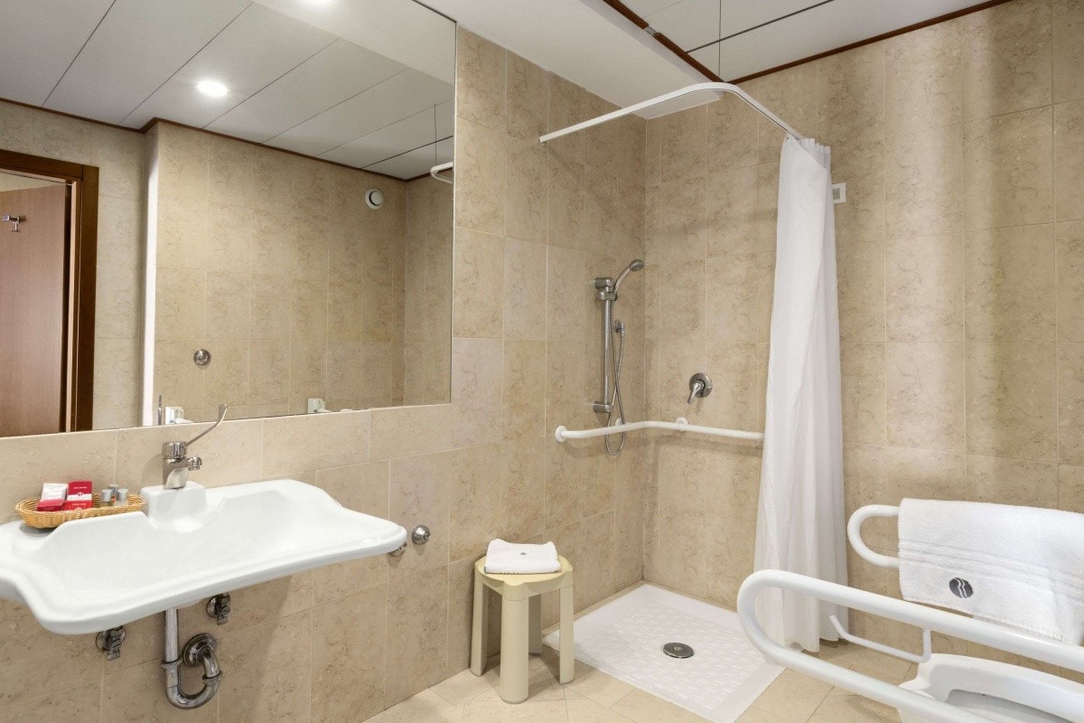 Ramada By Wyndham Naples