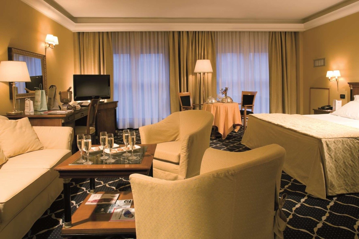Ramada By Wyndham Naples