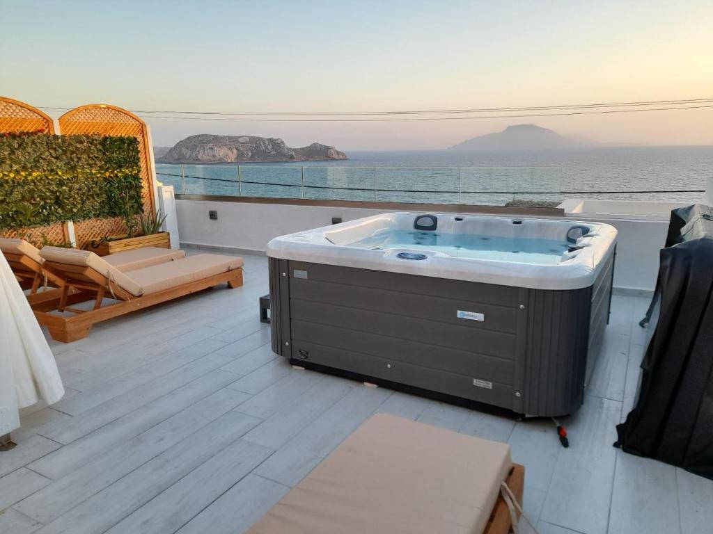 Finiki View