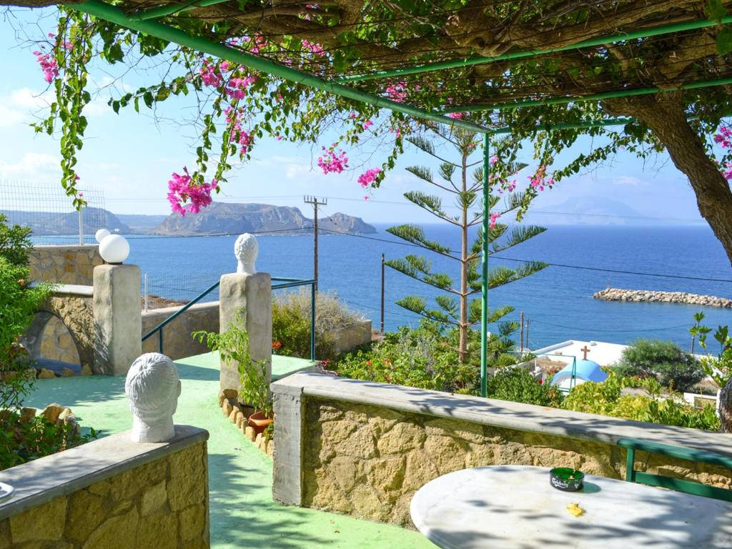 Finiki View