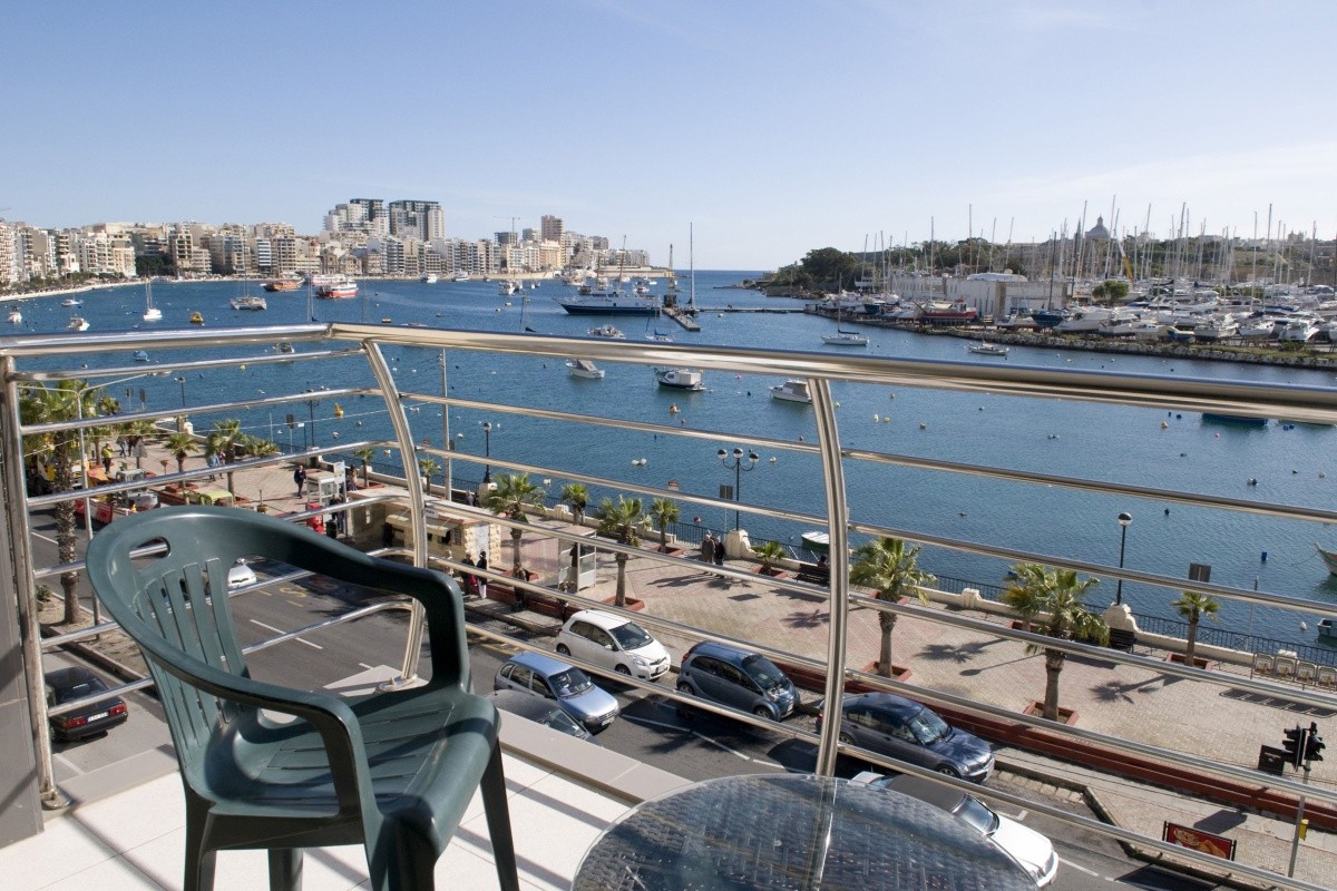 Bayview Hotel & Apartments