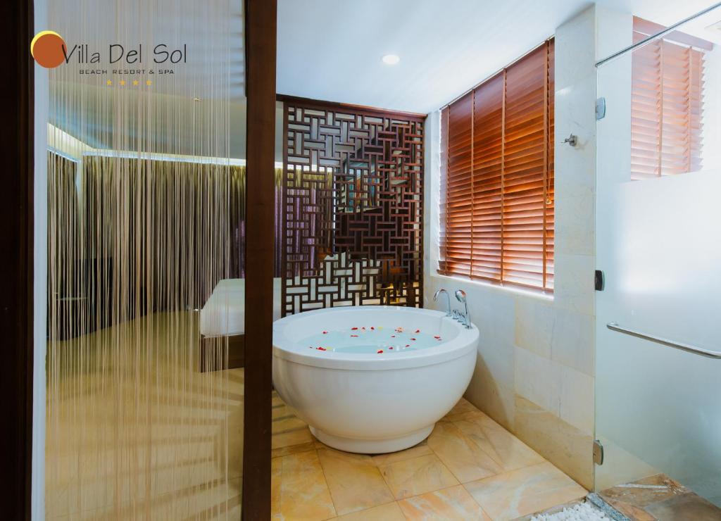 Villa Del Sol Beach Villas & Spa