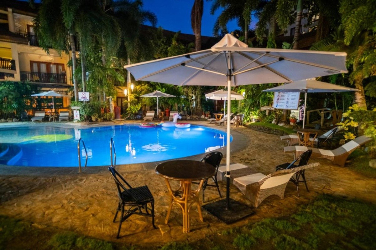 Boracay Tropics Resort