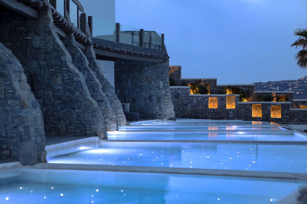 Aeonic Suites & Spa