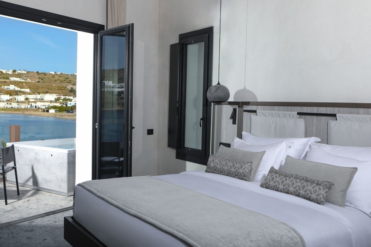 Aeonic Suites & Spa
