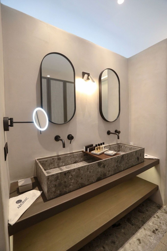 Aeonic Suites & Spa