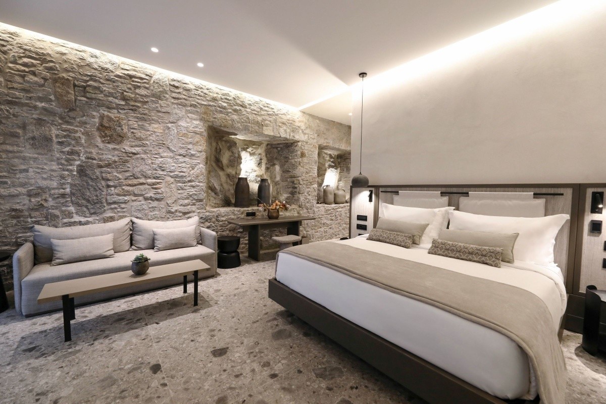 Aeonic Suites & Spa