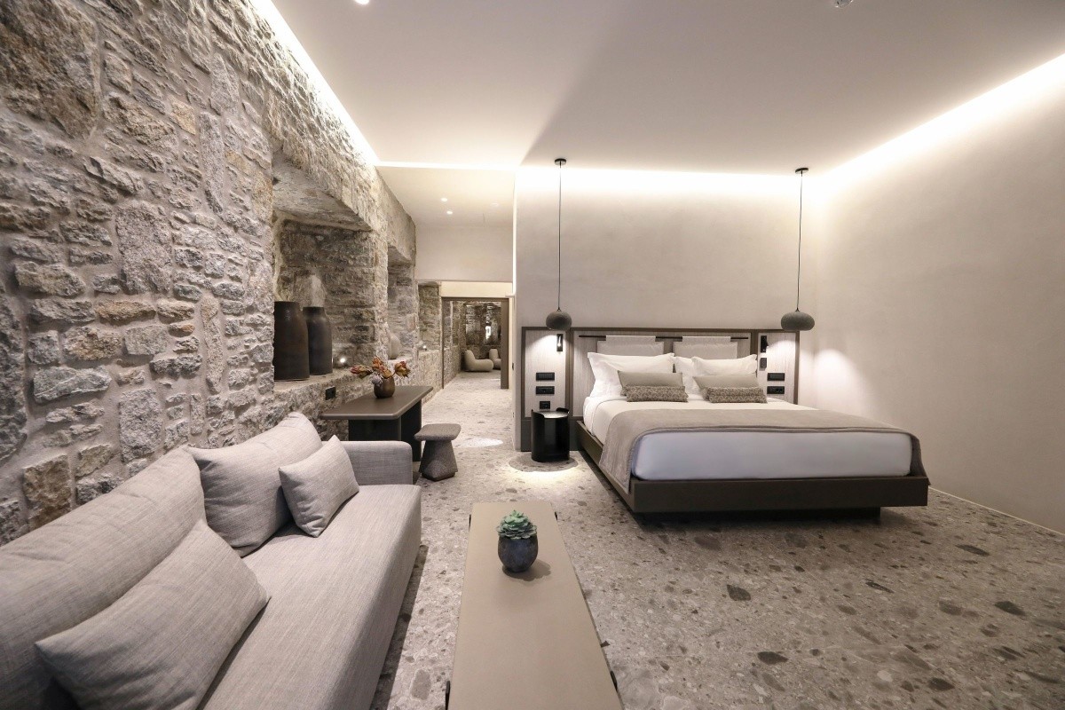 Aeonic Suites & Spa