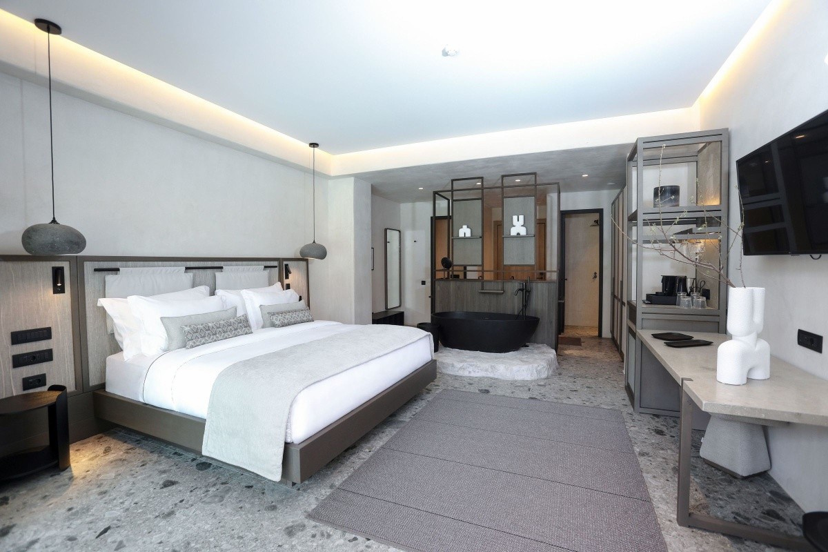 Aeonic Suites & Spa
