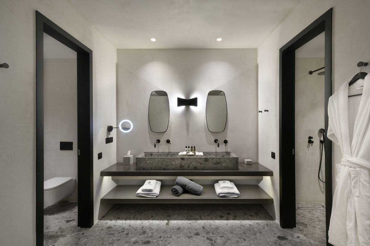 Aeonic Suites & Spa