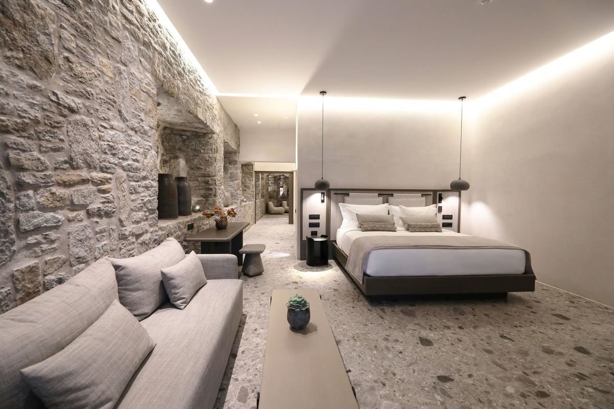 Aeonic Suites & Spa