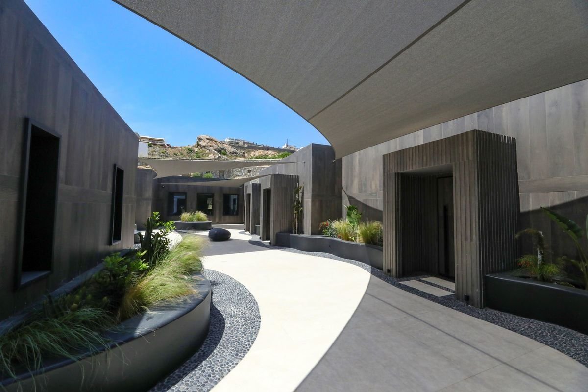 Aeonic Suites & Spa
