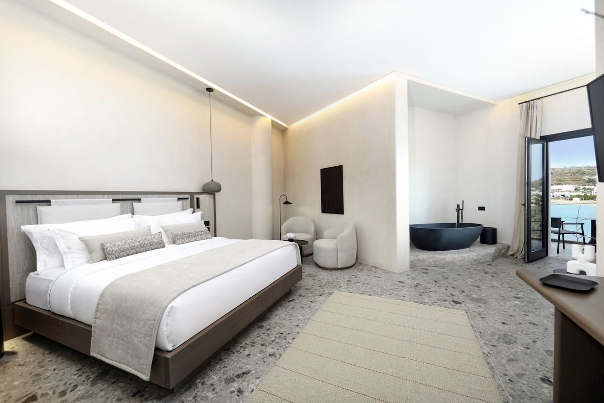 Aeonic Suites & Spa