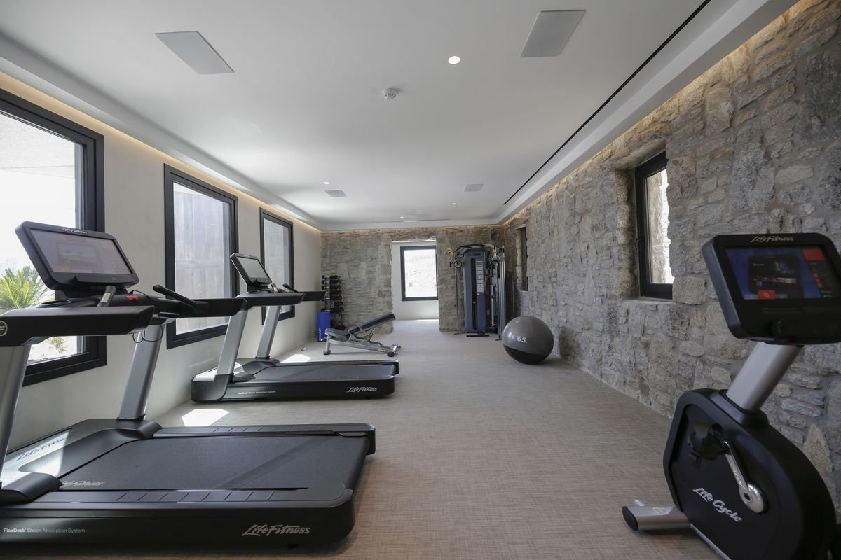 Aeonic Suites & Spa