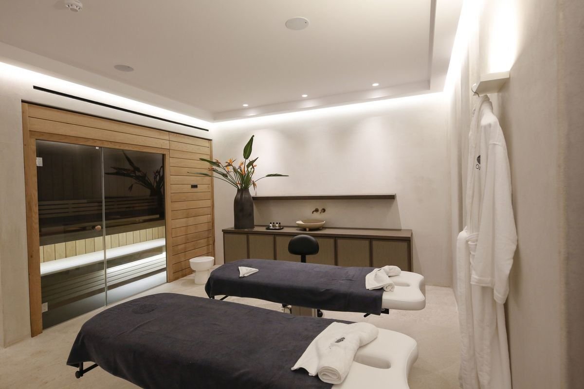 Aeonic Suites & Spa