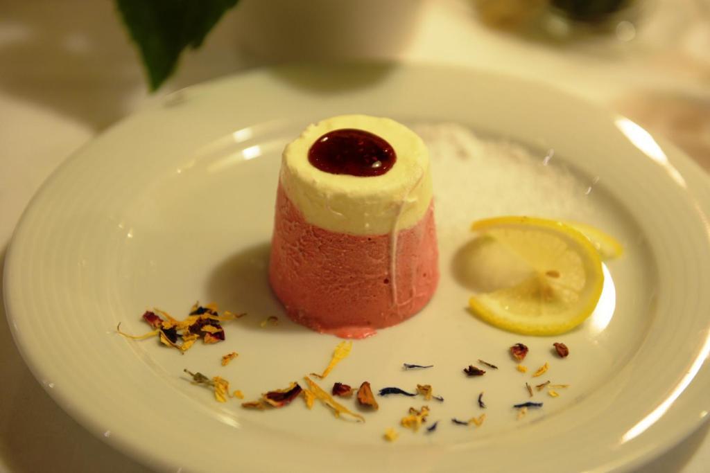 5denní zájezd (denní přejezd) s dopravou a polopenzí ceně – hotel Putia