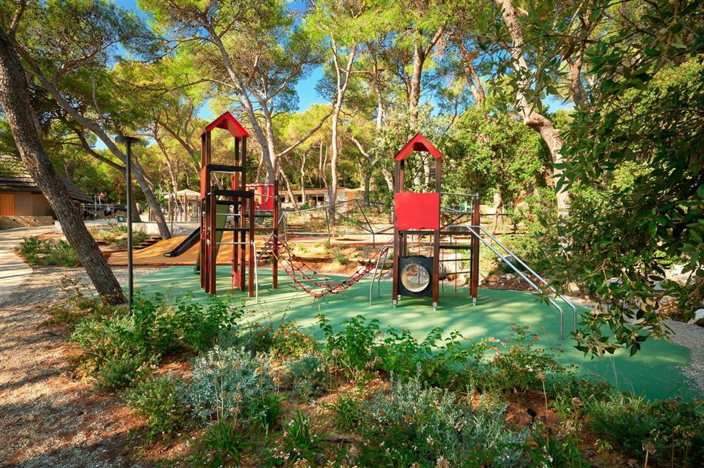 Resort Pine Beach Pakoštane 2027